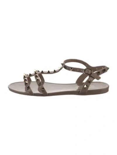 Pre-owned Valentino Garavani Rockstud Accents Rubber Gladiator Sandals In Neutral