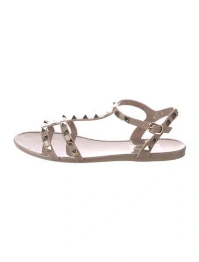 Pre-owned Valentino Garavani Rockstud Accents Rubber Gladiator Sandals In Neutral