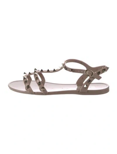 Pre-owned Valentino Garavani Rockstud Accents Rubber Gladiator Sandals In Neutral