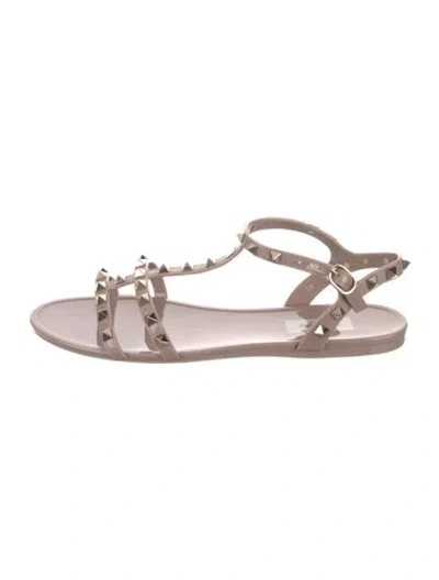 Pre-owned Valentino Garavani Rockstud Accents Rubber Gladiator Sandals In Neutral