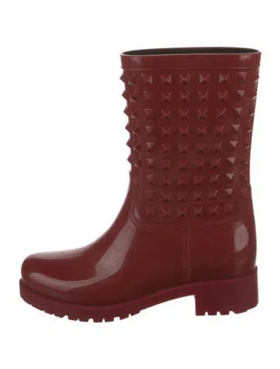 Pre-owned Valentino Garavani Rockstud Accents Rubber Rain Boots In Red