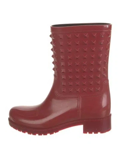 Pre-owned Valentino Garavani Rockstud Accents Rubber Rain Boots In Red
