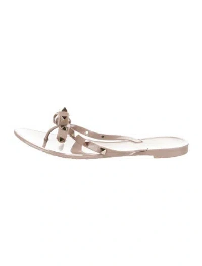 Pre-owned Valentino Garavani Rockstud Accents Rubber Slides In Neutral