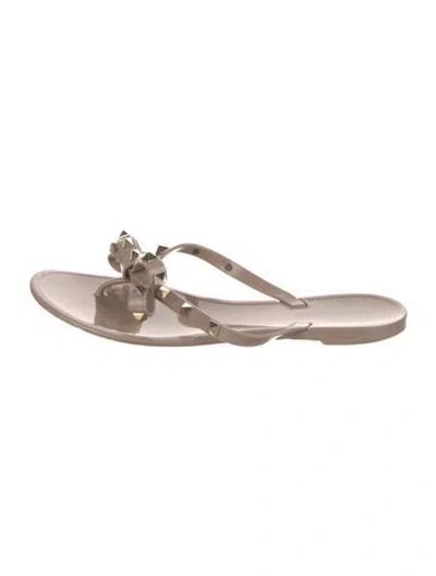 Pre-owned Valentino Garavani Rockstud Accents Rubber Slides In Neutral