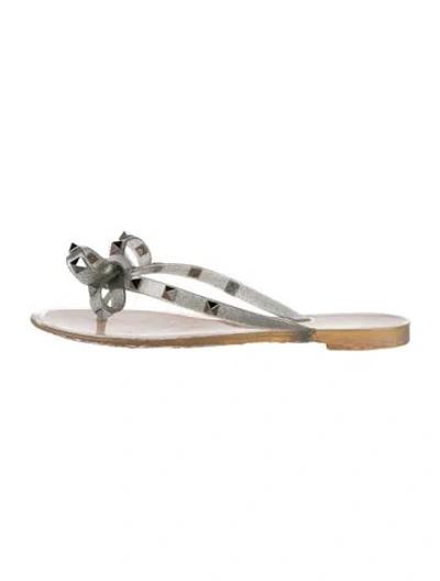 Pre-owned Valentino Garavani Rockstud Accents Rubber Slides In Silver