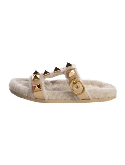Pre-owned Valentino Garavani Rockstud Accents Shearling Gladiator Sandals In Neutral