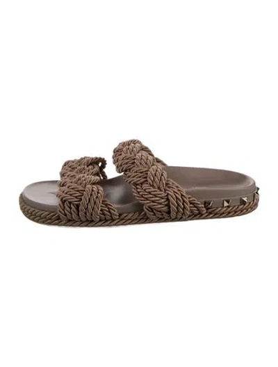 Pre-owned Valentino Garavani Rockstud Accents Slides In Neutral