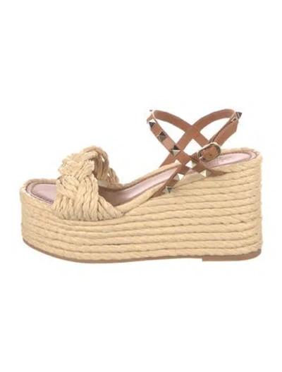 Pre-owned Valentino Garavani Rockstud Accents Straw Espadrilles In Neutral