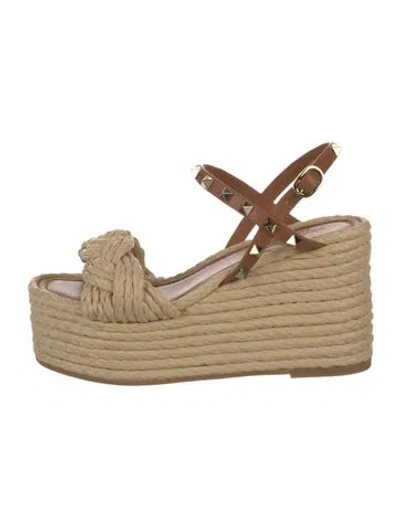 Pre-owned Valentino Garavani Rockstud Accents Straw Espadrilles In Neutral