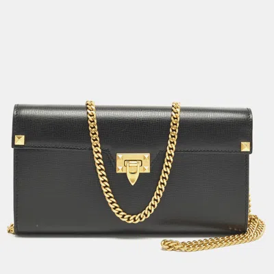 Pre-owned Valentino Garavani Rockstud Alcove Black Leather Wallet On Chain