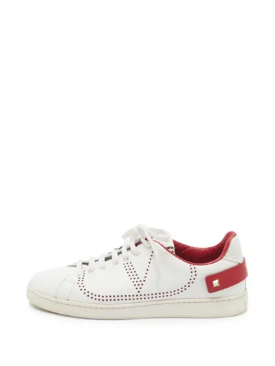 Pre-owned Valentino Garavani Rockstud Backnet Low-top Sneakers In White