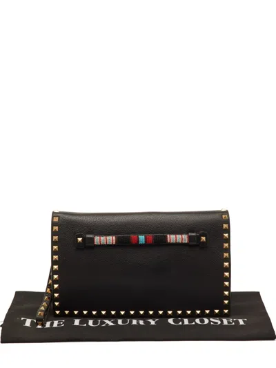 Pre-owned Valentino Garavani Rockstud Beaded Clutch Bag In Black