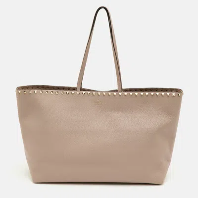 Pre-owned Valentino Garavani Rockstud Beige Leather Shopper Tote In Sand
