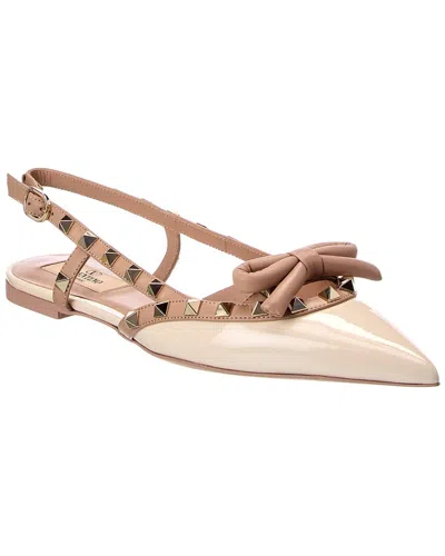 Valentino Garavani Valentino Rockstud Bow Patent Slingback Ballerina Flat In Neutral