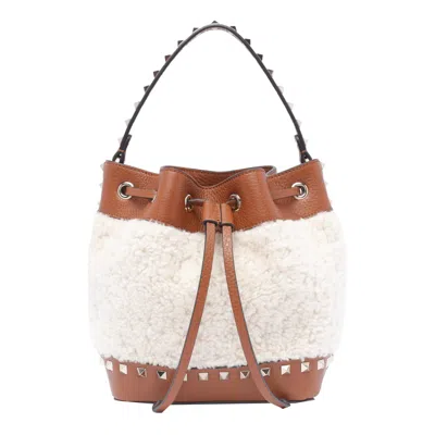 Valentino Garavani Rockstud Bucket Bag In Beige
