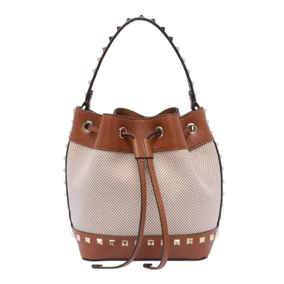 Valentino Garavani Rockstud Bucket Bag In Beige
