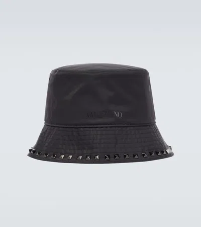 Valentino Garavani Rockstud Bucket Hat In Black