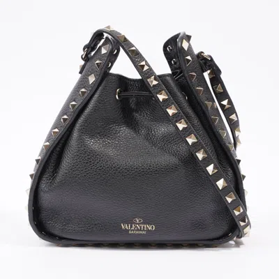 Valentino Garavani Rockstud Bucket Leather Crossbody Bag In Black