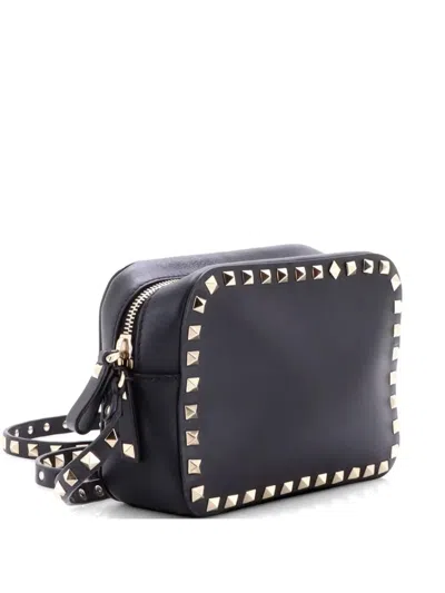 Pre-owned Valentino Garavani Rockstud Camera Leather Crossbody Bag In Black