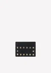 Valentino Rockstud Cardholder In Grained Leather In Black