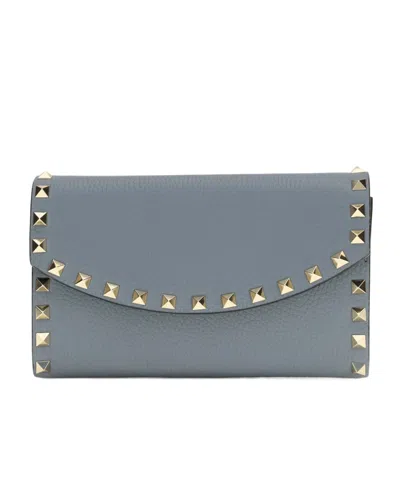 Valentino Garavani Valentino Rockstud Chain Wallet In Gray