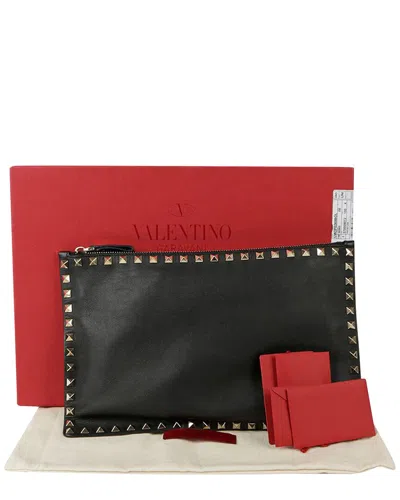 Pre-owned Valentino Garavani Valentino Rockstud Clutch (authentic Pre-loved)