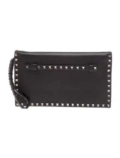 Pre-owned Valentino Garavani Rockstud Clutch In Black