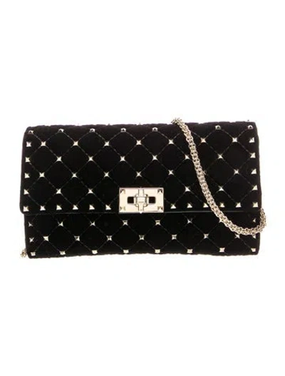 Pre-owned Valentino Garavani Rockstud Clutch In Black