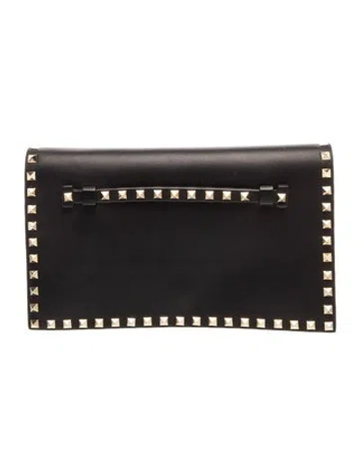 Pre-owned Valentino Garavani Rockstud Clutch In Black