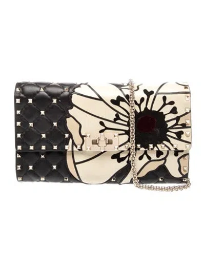 Pre-owned Valentino Garavani Rockstud Clutch In Black