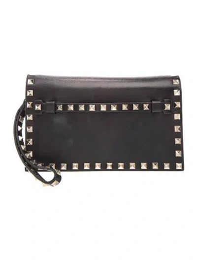 Pre-owned Valentino Garavani Rockstud Clutch In Black
