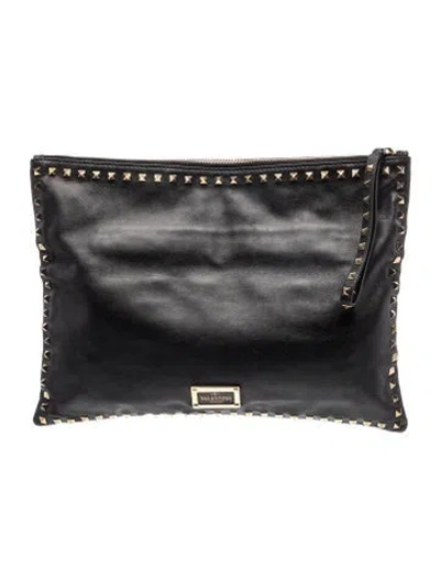 Pre-owned Valentino Garavani Rockstud Clutch In Black