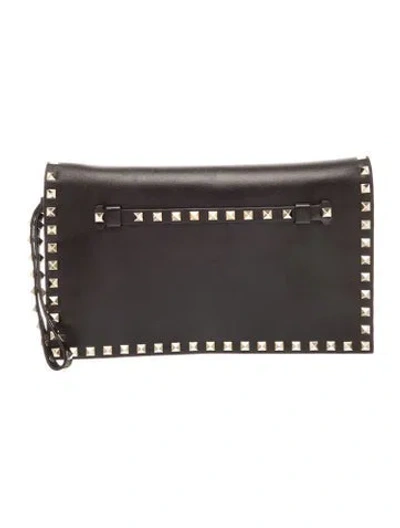 Pre-owned Valentino Garavani Rockstud Clutch In Black