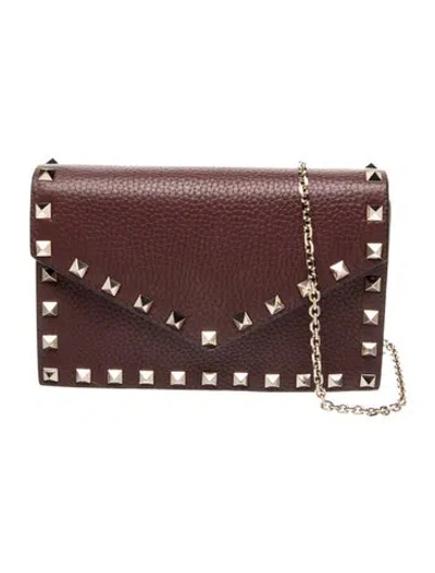 Pre-owned Valentino Garavani Rockstud Clutch In Burgundy