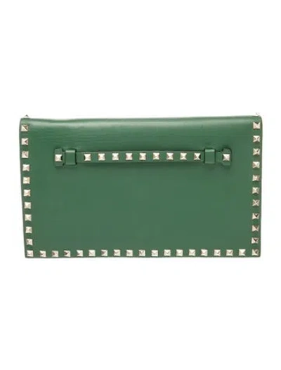 Pre-owned Valentino Garavani Rockstud Clutch In Green