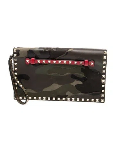 Pre-owned Valentino Garavani Rockstud Clutch In Green