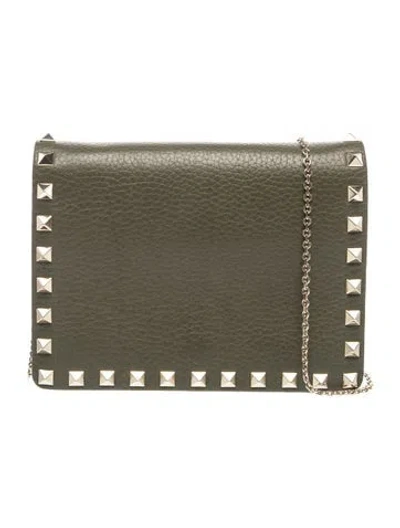 Pre-owned Valentino Garavani Rockstud Clutch In Green