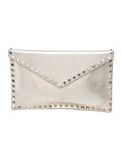 Pre-owned Valentino Garavani Rockstud Clutch In Metallic