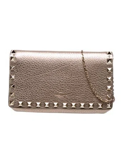 Pre-owned Valentino Garavani Rockstud Clutch In Neutral