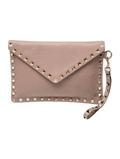 Pre-owned Valentino Garavani Rockstud Clutch In Neutral
