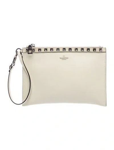 Pre-owned Valentino Garavani Rockstud Clutch In Neutral