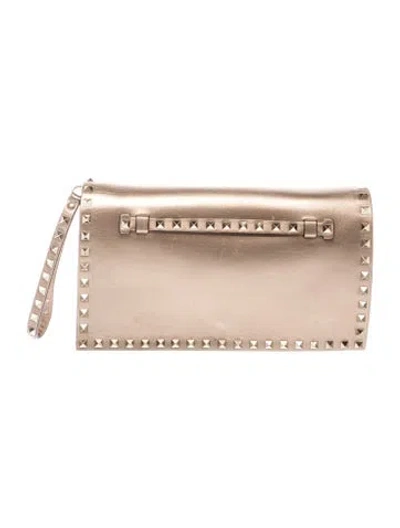 Pre-owned Valentino Garavani Rockstud Clutch In Neutrals
