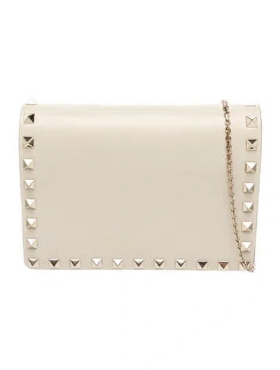 Pre-owned Valentino Garavani Rockstud Clutch In Neutrals