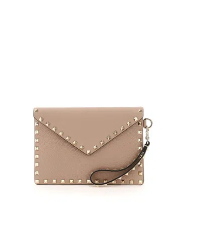 Valentino Garavani Rockstud Clutch In Nude