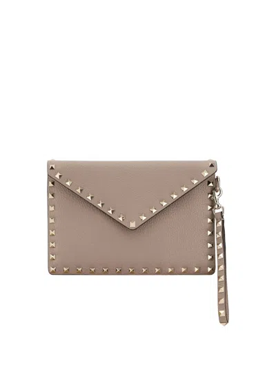 Valentino Garavani Rockstud Clutch In Poudre