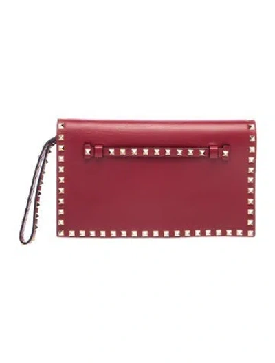 Pre-owned Valentino Garavani Rockstud Clutch In Red