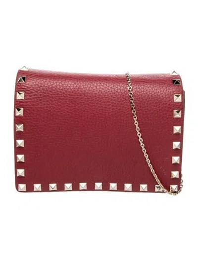 Pre-owned Valentino Garavani Rockstud Clutch In Red