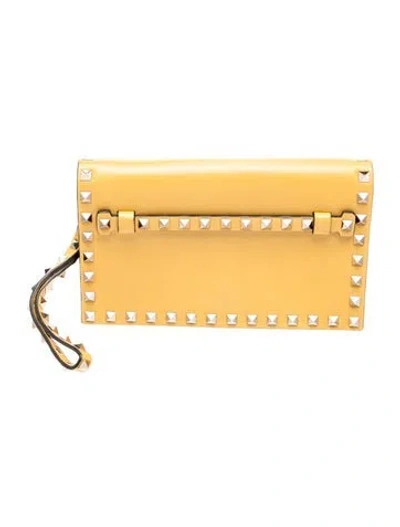 Pre-owned Valentino Garavani Rockstud Clutch In Yellow