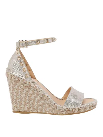 Valentino Garavani Rockstud Double Wedge Sandals In Gold