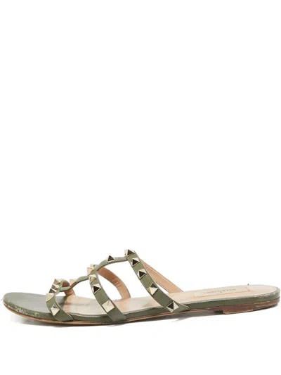 Pre-owned Valentino Garavani Rockstud Flat Sandals